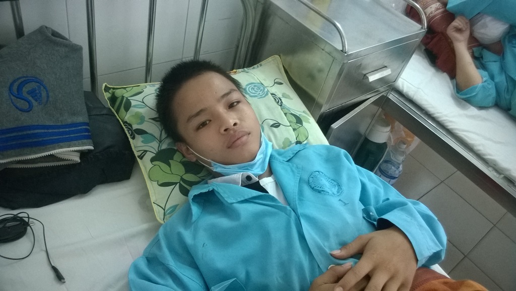 Cháu Quang đang điều trị tại Bệnh viện Đà Nẵng