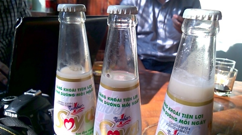 Thêm 3 chai sữa đậu nành Soya Number 1 của Tân Hiệp Phát bị mốc đen - 1 Ba chai
