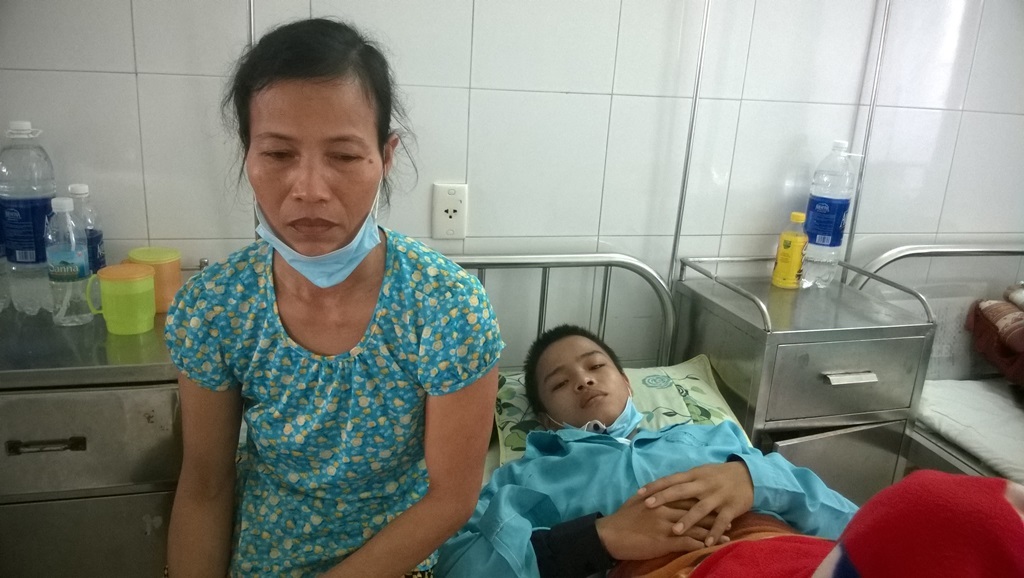 Chị Thôi đau đớn khi nghe tin con bị bệnh ung thư máu