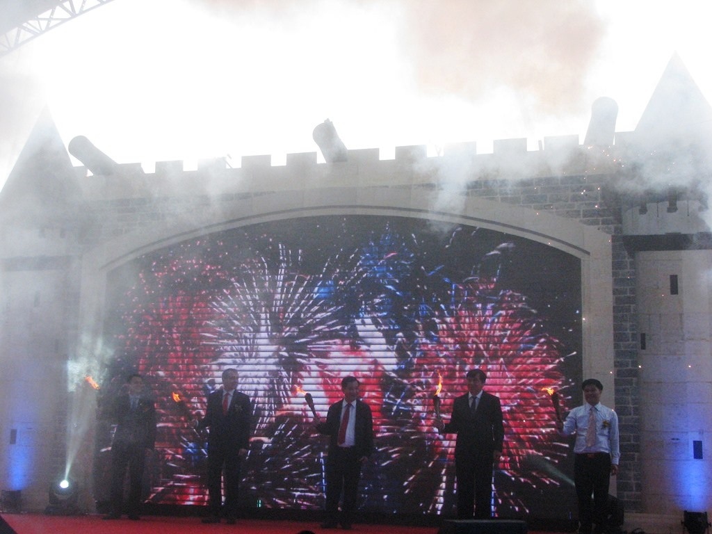 Và khai hỏa, chính thức đưa 