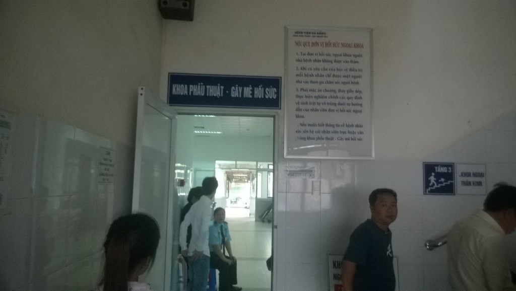 Vụ xe khách tông xe con: Nạn nhân thứ 6 tử vong - 1 Vụ xe khách tông xe con: Nạn nhân thứ 6 tử vong