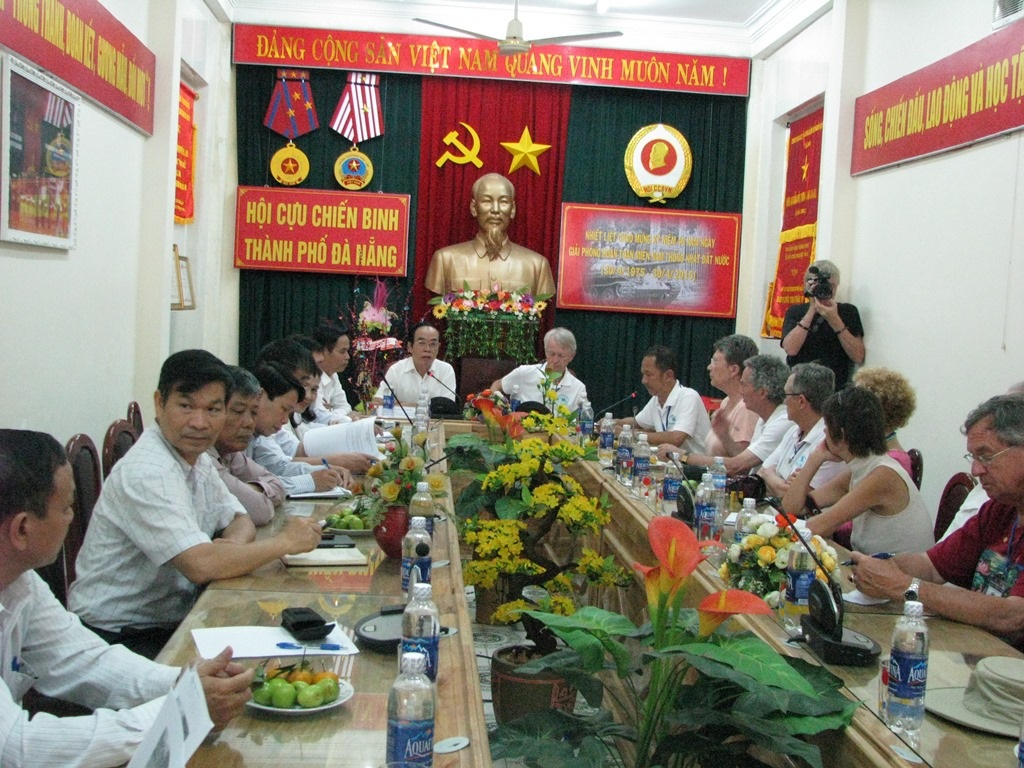Cựu chiến binh Mỹ vì hòa bình thăm cựu chiến binh Đà Nẵng