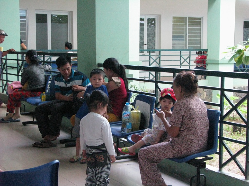 Những ngày này, bệnh nhi đến khám và nhập viện tăng lên rõ rệt