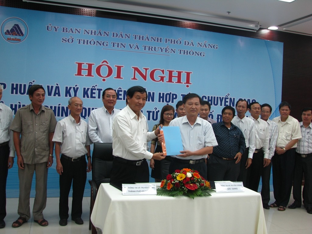 Lễ ký kết chuyển giao mô hình chính quyền điện tử TP Đà Nẵng cho 17 địa phương (Ảnh: Khánh Hồng)