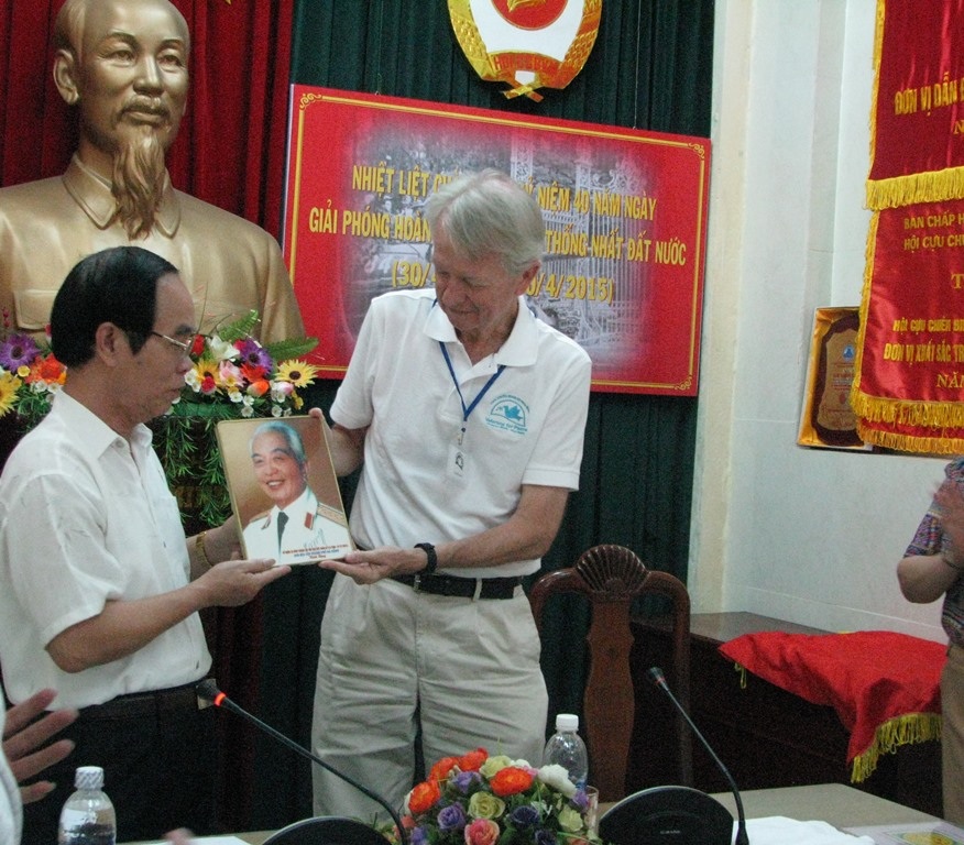 Cựu chiến binh Mỹ vì hòa bình thăm cựu chiến binh Đà Nẵng