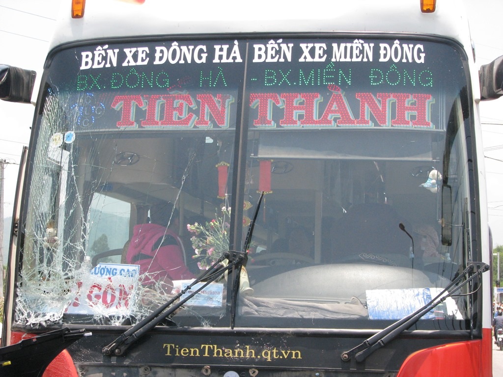 Chiếc xe khác chỉ bị hư hỏng nhẹ phần đầu