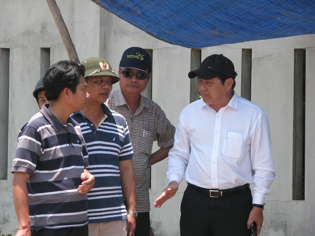 Ông Huỳnh Đức Thơ - Chủ tịch UBND TP Đà Nẵng đã có mặt tại hiện trường để thăm hỏi các nạn nhân