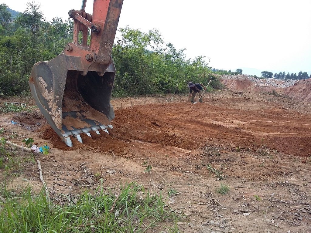 Nhiều ngôi mộ “biến mất” sau khi đơn vị thi công cải tạo mặt bằng - 2 Khu vực doanh nghiệp Tiến Thanh san ủi mặt bằng