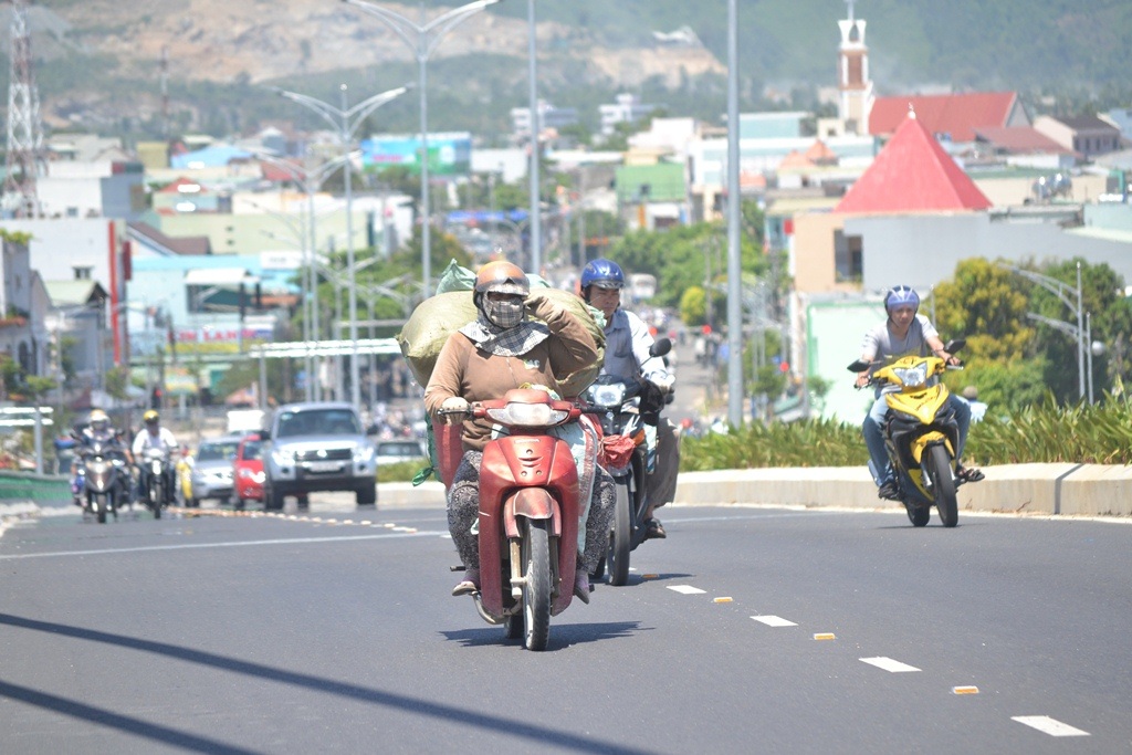 Kín mít khi ra đường giữa nắng nóng