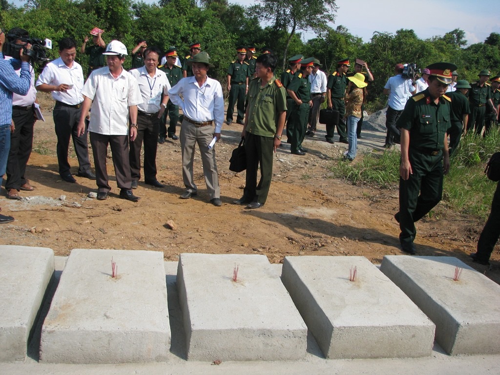 10 ngôi mộ đã được xây lại 