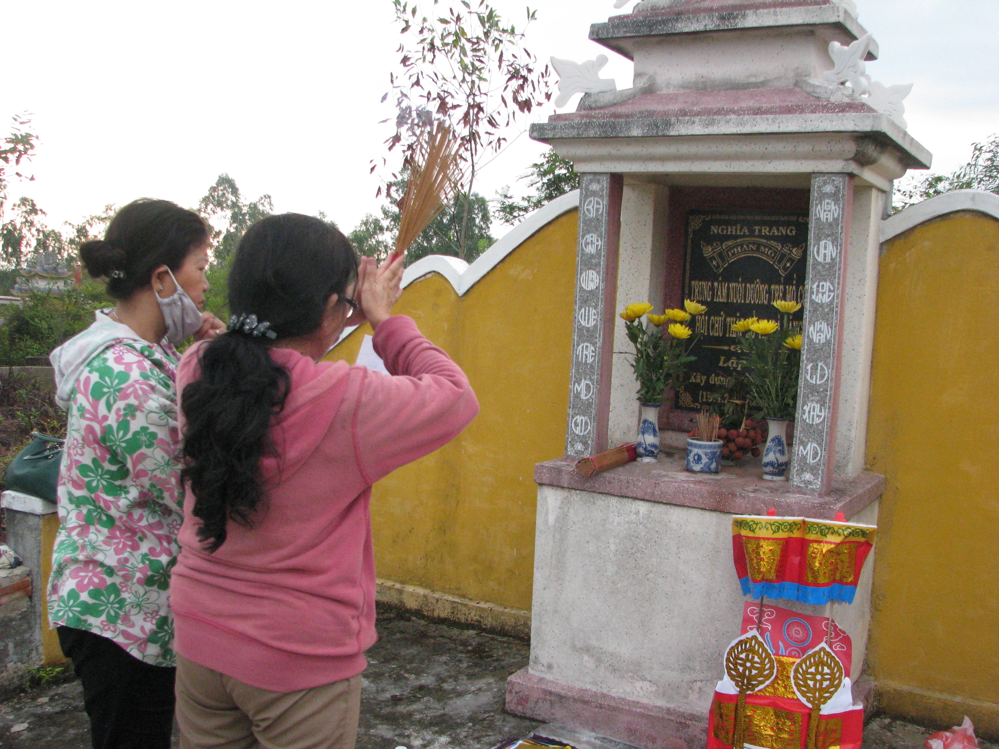 Bé Nhân Hậu được thờ tại nhà thờ của 