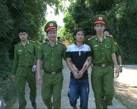 Đối tượng Tú bị lực lượng Công an huyện Đức Thọ bắt giữ