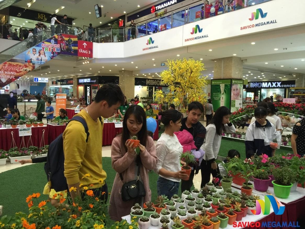 Ngập tràn sắc màu tuổi trẻ tại TTTM Savico Megamall - 6 Sảnh chính TTTM Savico MegaMall ngập tràn màu xanh