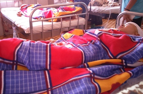 Ba người bị chém dã man nằm gục tại quán cháo vịt - 3 Bà Hạnh bị chém nhiều nhát phía đỉnh đầu