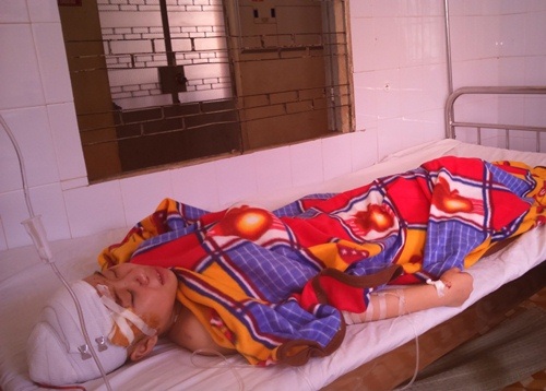 Ba người bị chém dã man nằm gục tại quán cháo vịt - 2 Cháu Như bị thương nặng phần đầu