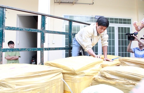 Mua hơn 700kg thịt heo thối từ Bình Định về Đắk Lắk tiêu thụ - 1 Cơ quan chức năng kiểm tra số thịt heo không rõ nguồn gốc