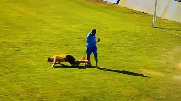 Thích biểu diễn, quý tử nhà Zidane mắc sai lầm tai hại - 1 Thủ thành Luca Zidane mắc sai lầm tai hại