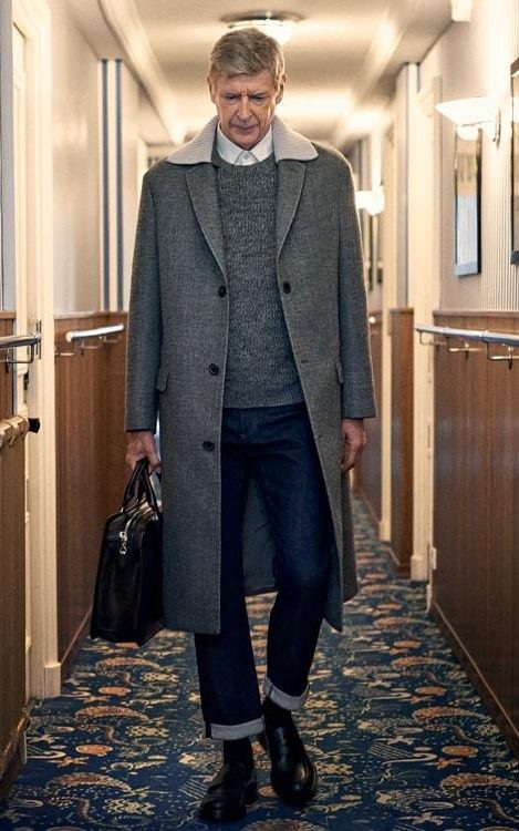 Những bức ảnh cực độc về HLV Wenger trong 20 năm dẫn dắt Arsenal - 17 Phong cách lịch lãm của HLV Wenger khi chụp ảnh cho tờ LEquipe năm 2015