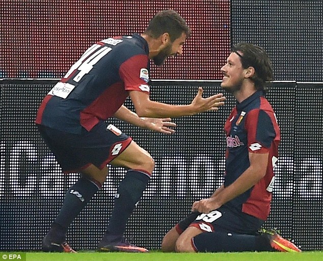 Bất ngờ chịu thảm bại, AC Milan đứt chuỗi trận thăng hoa - 2 Genoa đã cắt đứt chuỗi trận bất bại liên tiếp của AC Milan