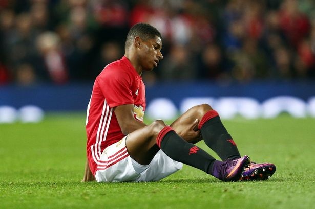 MU trả giá cực đắt sau chiến thắng Man City - 1 Marcus Rashford dính chấn thương ở trận đấu gặp Man City
