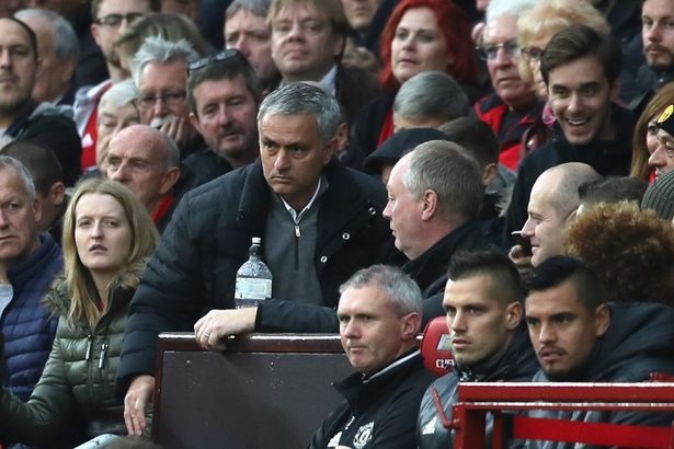 FA lần thứ hai buộc tội Mourinho trong một tuần - 1 HLV Mourinho đối diện với án phạt kép