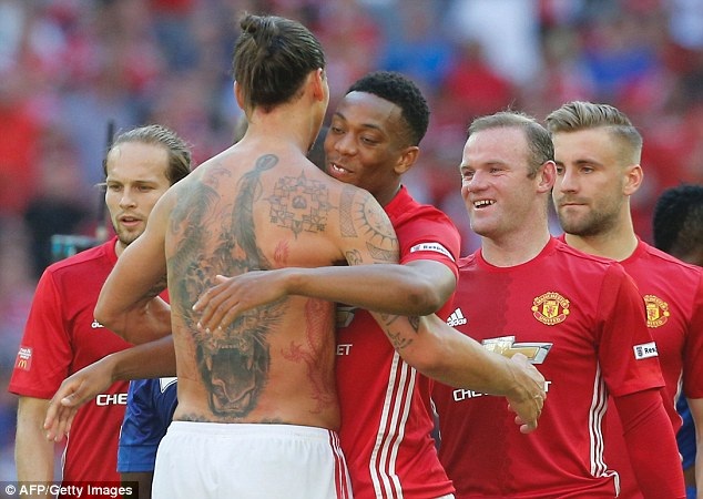 Lý do Martial bỗng dưng sa sút ở mùa này - 1 Martial bị sốc tâm lý vì mất áo số 9