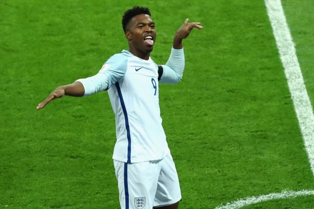 Trong bối cảnh bộ ba Firmino, Coutinho, Mane đang vào phom, Sturridge không thể cạnh tranh vị trí chính thức. Từ đầu mùa, Sturridge đã ra sân 8 lần (hầu hết từ băng ghế dự bị) và chưa ghi nổi 1 bàn thắng nào. Do đó, nếu muốn có chỗ đứng ở đội tuyển Anh, Sturridge có thể phải lựa chọn rời khỏi Liverpool.