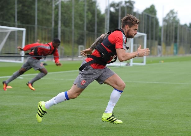 Chấn thương liên miên đã khiến Mathieu Debuchy không còn chỗ đứng ở Arsenal. Trong bối cảnh Bellerin thi đấu quá tốt, hậu vệ người Pháp gần như “mất tích” ở Emirates. Nhiều khả năng, Mathieu Debuchy sẽ rời khỏi “Pháo thủ” trong kỳ chuyển nhượng mùa Đông.