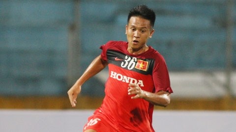 Trần Đình Hoàng đã thi đấu rất hay dưới thời HLV Hữu Thắng. Đáng tiếc, chấn thương sụn chiêm đã ngăn cầu thủ của Sông Lam Nghệ An góp mặt ở AFF Cup 2016.