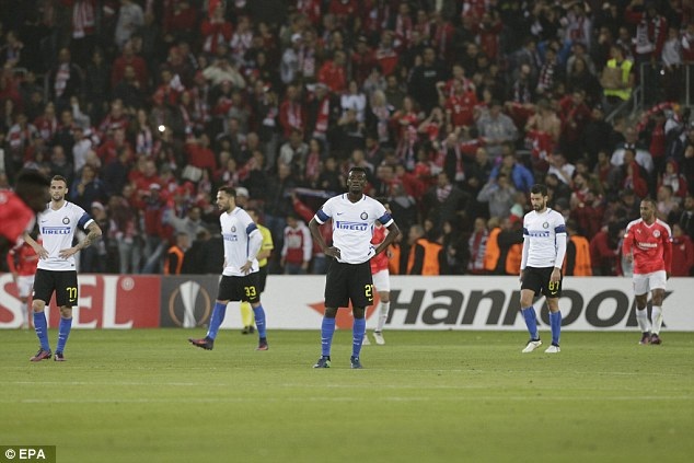 Lượt 5 vòng bảng Europa League: MU tưng bừng, Inter cay đắng - 2 Inter bị lội ngược dòng thua 2-3 dù dẫn trước 2-0