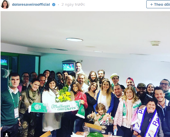 Yêu say đắm, C.Ronaldo dẫn bạn gái về ra mắt mẹ - 3 Georgina Rodriguez (áo đỏ) ra mắt gia đình C.Ronaldo