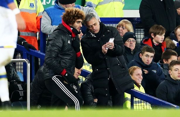 MU rơi điểm đau đớn, Mourinho vẫn… tự hào - 1 Mourinho bảo vệ quyết định tung Fellaini vào sân