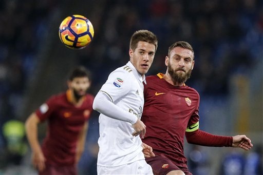 Đả bại AC Milan, AS Roma áp sát Juventus - 1 AS Roma đã hạ gục AC Milan trong trận cầu 6 điểm