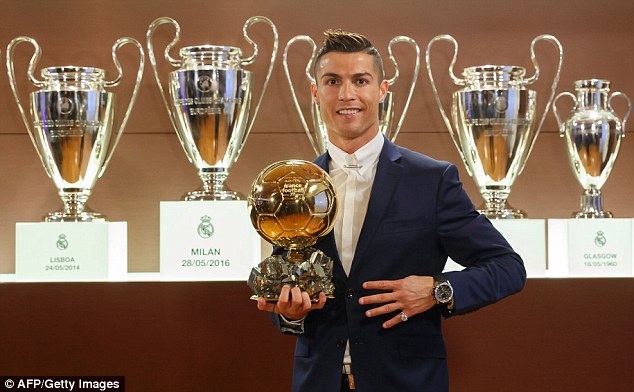C.Ronaldo giành Quả bóng vàng 2016: Xứng danh huyền thoại - 2 C.Ronaldo là huyền thoại sống của thế giới bóng đá