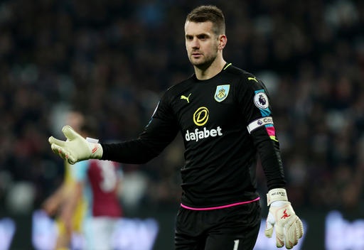 Heaton thi đấu nổi bật trong trận đấu với West Ham