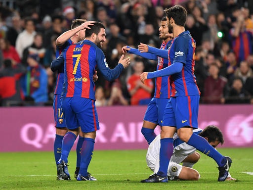 Turan rực sáng với cú hat-trick