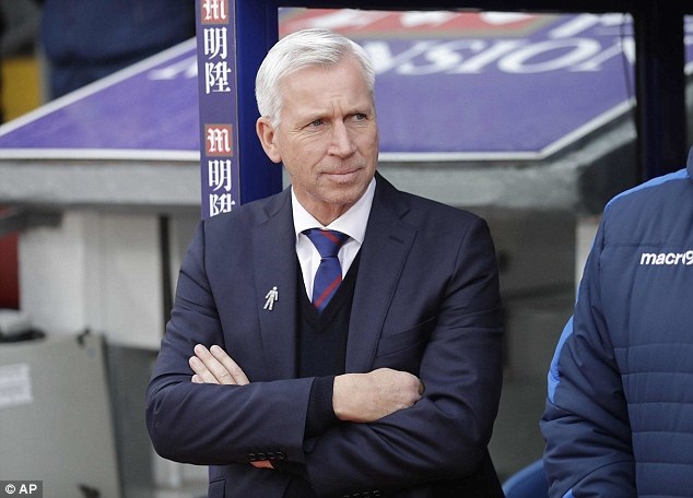 HLV thứ hai mất việc ở Premier League mùa này - 1 HLV Alan Pardew vừa bị Crystal Palace sa thải