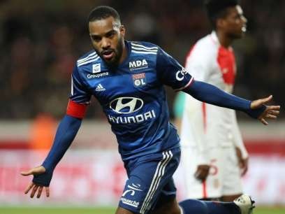 10 chân sút xuất sắc nhất châu Âu năm 2016: C.Ronaldo chỉ xếp thứ 3 - 1 10. Alexandre Lacazette (29 bàn/37 trận)