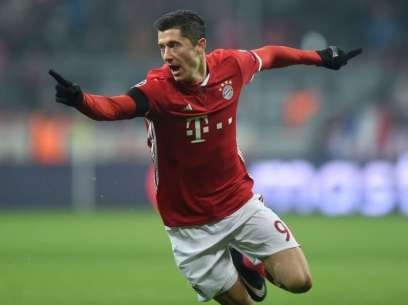 10 chân sút xuất sắc nhất châu Âu năm 2016: C.Ronaldo chỉ xếp thứ 3 - 5 6. Robert Lewandowski (34 bàn/45 trận)