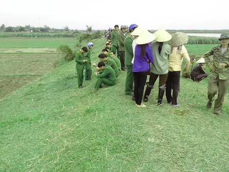 Hàng chục công an đã xuống hiện trường kiểm soát tình hình.