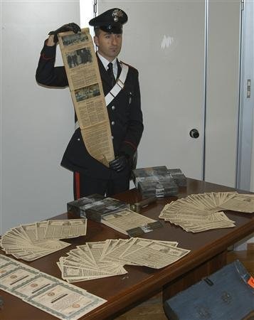 Italia thu giữ lượng lớn trái phiếu Mỹ giả - 1