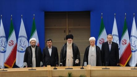 Iran cam kết không chế tạo bom nguyên tử tại Hội nghị NAM - 2 Đại giáo chủ