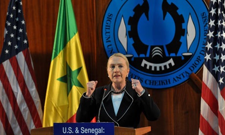 Cuộc chiến Trung-Mỹ tại châu Phi: Nước nào đang dẫn trước? - 1 Bà Hillary Clinton tới châu Phi với nỗ lực giành lại ảnh hưởng của Mỹ từ Trung Quốc.