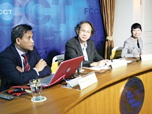Thái Lan tổ chức hội thảo về Biển Đông - 1 Tiến sĩ Nguyễn Thị Lan Anh (phải) và các diễn giả Philippines tham dự hội thảo.
