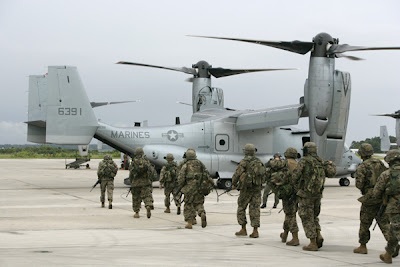 Mỹ sẽ tập huấn máy bay Osprey ở Nhật vào cuối tháng - 1 Lính thủy đánh bộ Mỹ đang ráo riết chuẩn bị cho việc tập huấn bay trực thăng thế hệ mới Osprey.