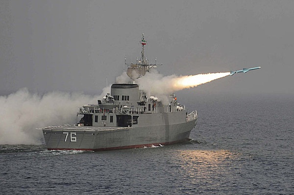 Iran khởi động tập trận hải quân tại Vịnh Péc-xích - 1 Iran phô diễn sức mạnh hải quân trong cuộc tập trận