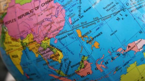 Philippines thu hồi địa cầu có "đường lưỡi bò" - 1 Đường lưỡi bò được in rõ trên quả địa cầu