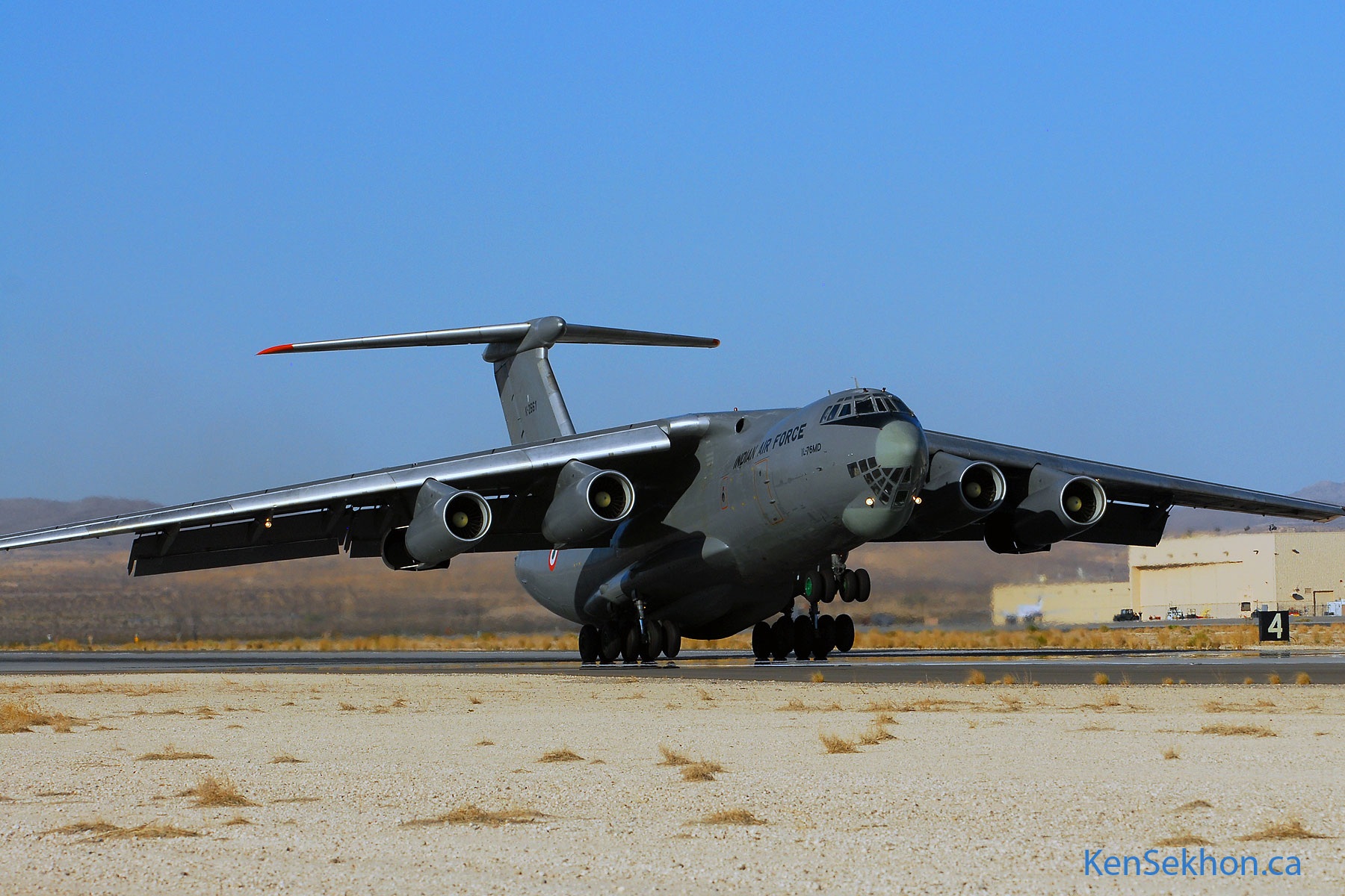 Nga bắt đầu chuyển giao máy bay vận tải Il-76 cho Trung Quốc - 1 Cận cảnh một máy bay vận tải quân sự Il-76MD được chuyển giao cho Trung Quốc.