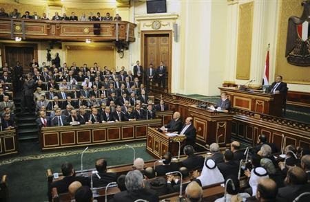 Ai Cập: Thượng viện và Hội đồng Lập hiến bị vô hiệu hóa - 1 Tổng thống Mohamed Morsi phát biểu tại một phiên họp của Hội đồng Shura.