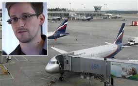Nga cấp giấy thông hành cho Snowden - 1 Snowden đang tiến rất gần cơ hội ra khỏi sân bay Sheremetyevo sau hơn một tháng mắc kẹt.